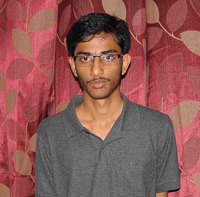 ರೈತನ ಮಗ ಮೋಹನ್ ಪಿಯು ಪರೀಕ್ಷೆಯಲ್ಲಿ ರಾಜ್ಯಕ್ಕೆ ದ್ವಿತೀಯ